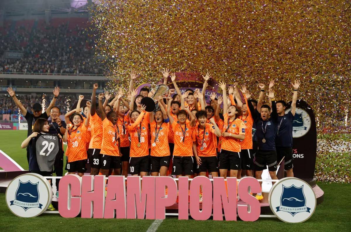 迪拜选手夺冠，荣膺亚足联冠军联赛冠军的简单介绍