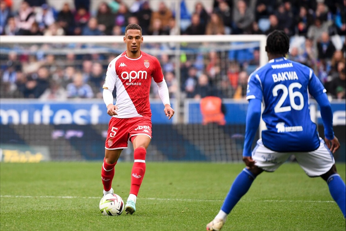 包含摩纳哥在主场大胜，赢得连胜的词条