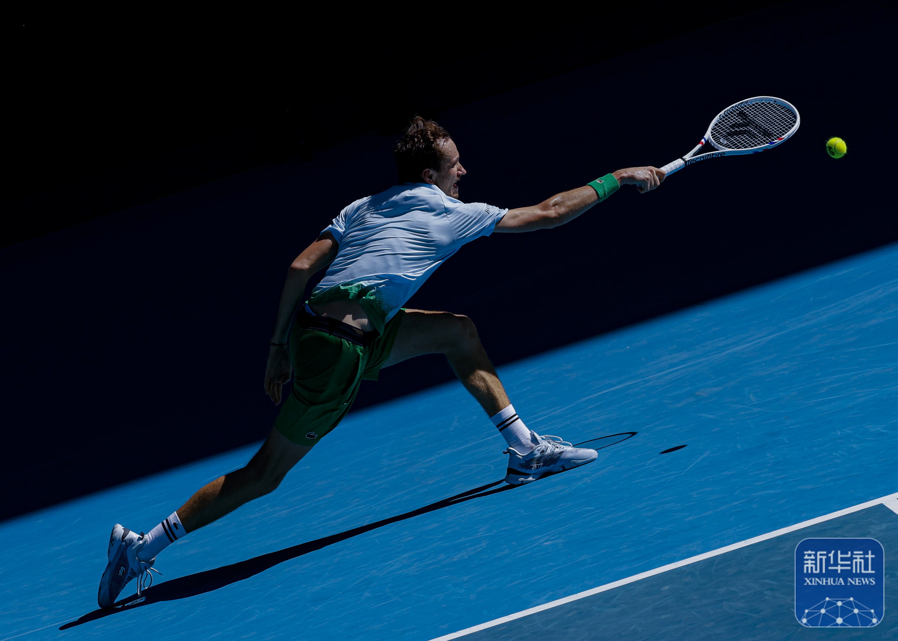 西班牙网球队碾压美国网球队,梅德韦杰夫完成帽子戏法的简单介绍 西班牙网球队碾压美国网球队,梅德韦杰夫完成帽子戏法的简单介绍