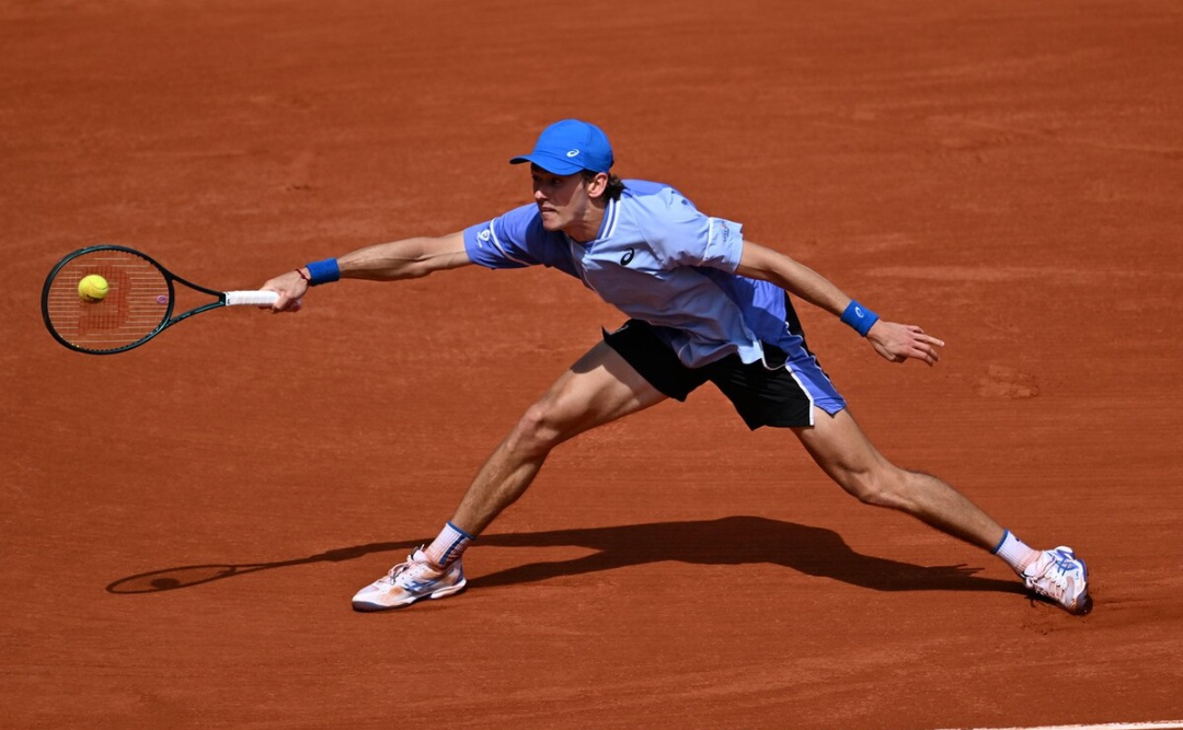 西班牙网球队碾压美国网球队,梅德韦杰夫完成帽子戏法的简单介绍 西班牙网球队碾压美国网球队,梅德韦杰夫完成帽子戏法的简单介绍