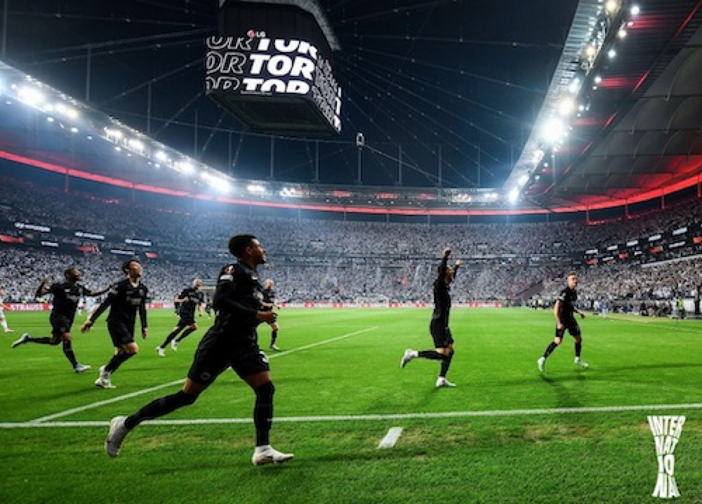 包含法兰克福客场大胜，保持赛季不败战绩的词条