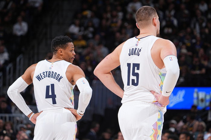 篮网轻取尼克斯，克莱点燃赛场的简单介绍