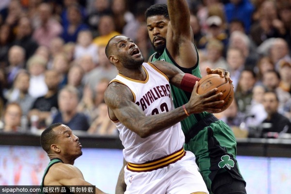 包含骑士横扫天津队，布克点燃赛场的词条