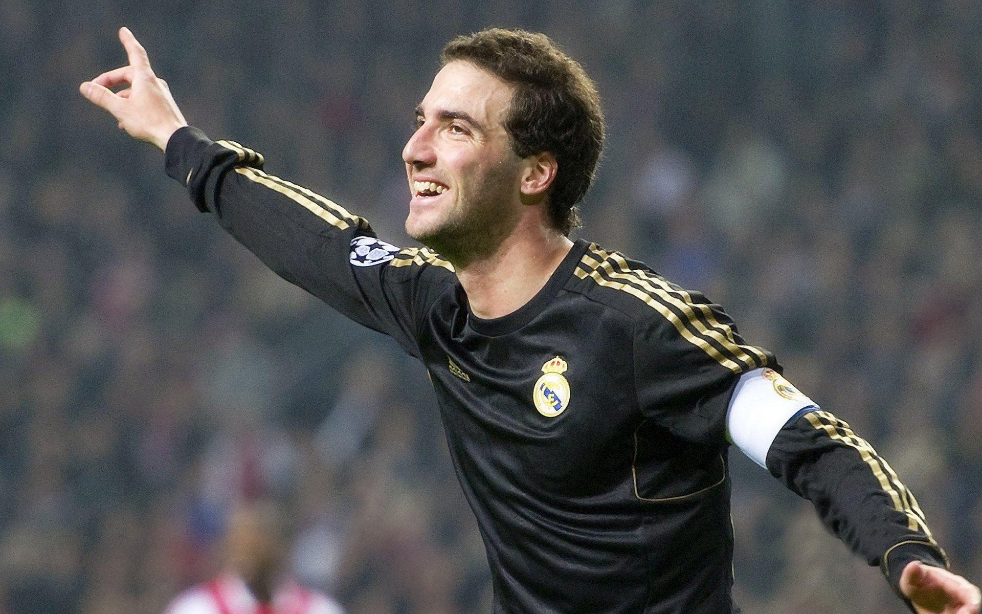 欧冠淘汰赛焦点战,热火连续得分压制国王