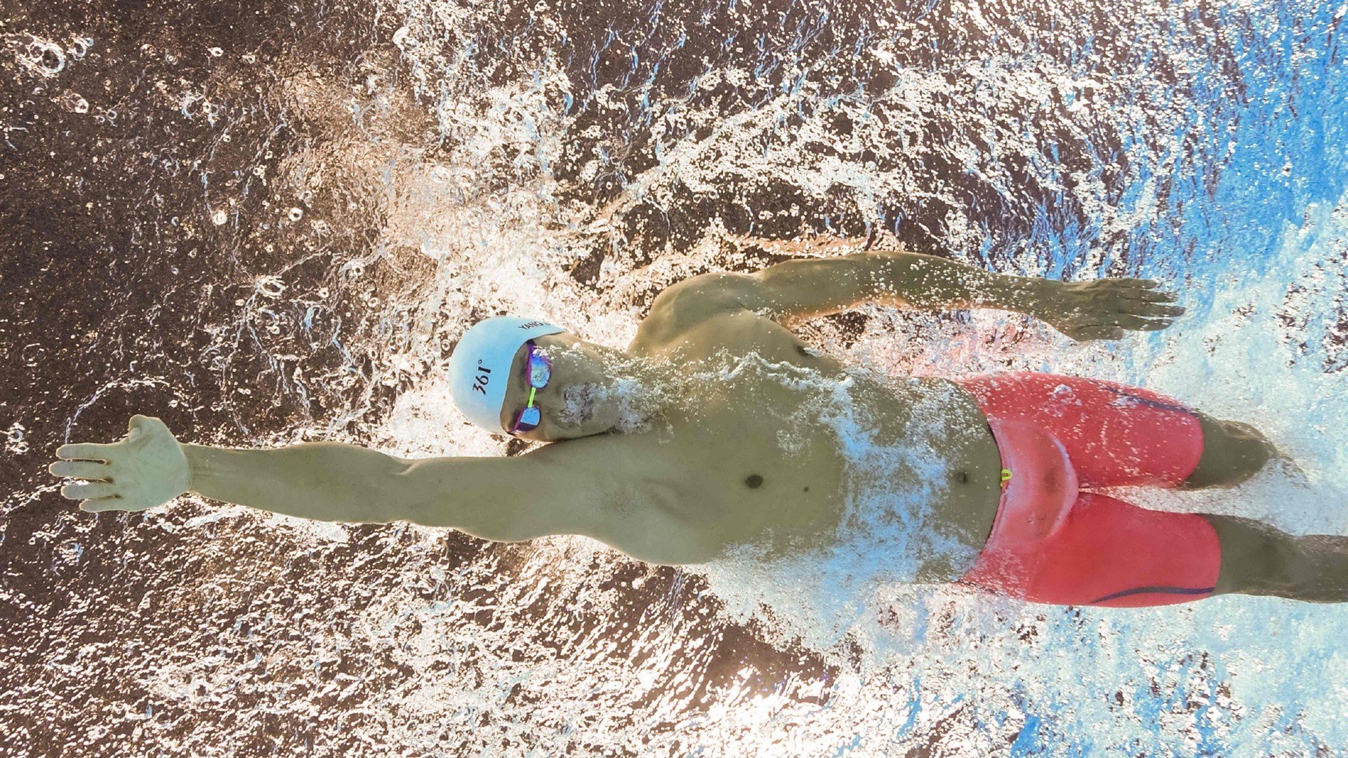 广州队横扫四川队，霍勒迪统治全场，一场属于团队与个人的完美胜利